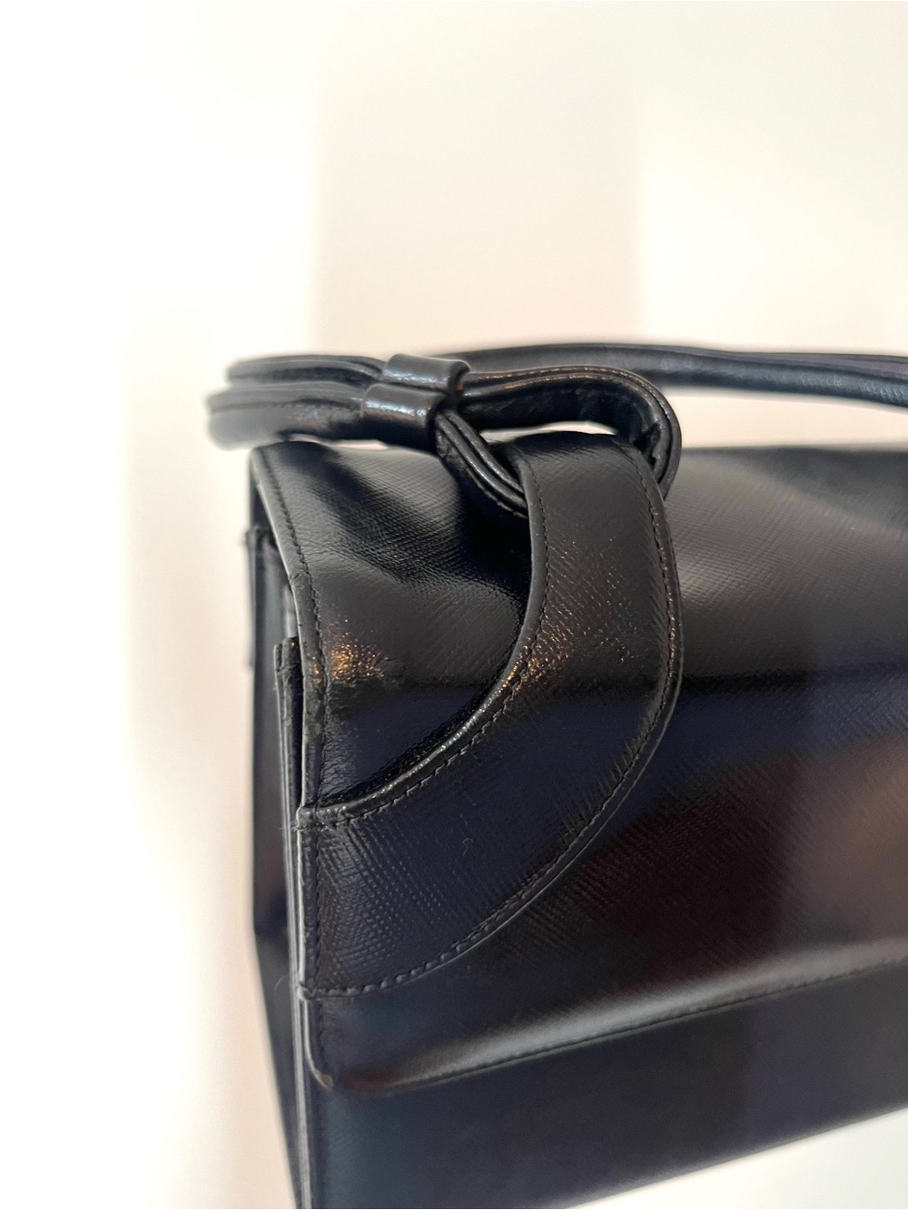 Vintage Bienen Davis Classic Black Structured Leather Bag with Gold Accents - Picture 8 of 13